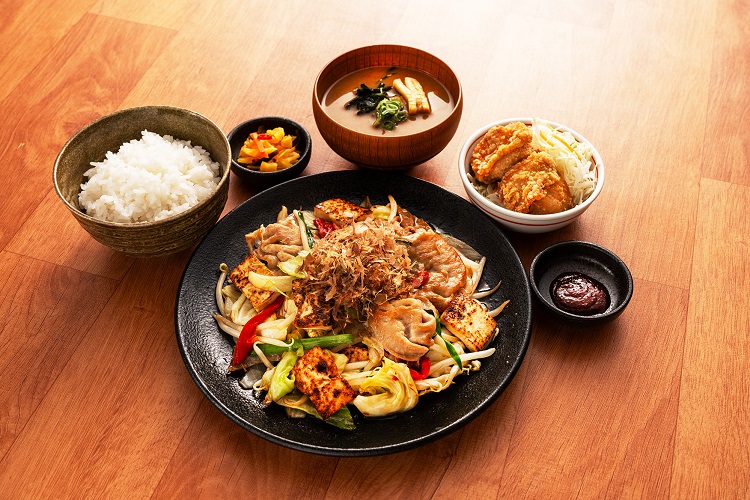 沖縄豚のタマナーチャンプルー定食 唐揚2個付 1,250円(税込み)