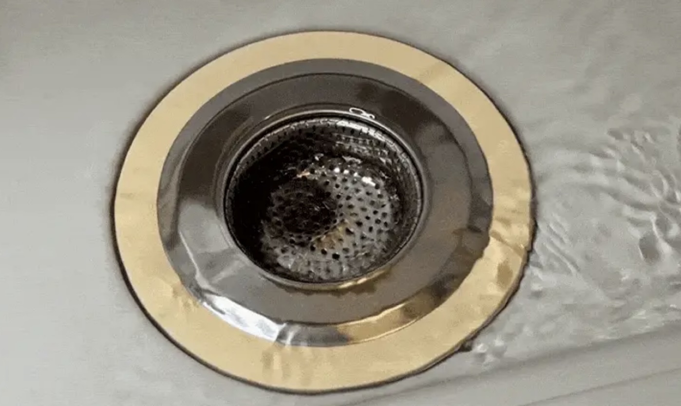 「トルネード構造により水流でゴミも捨てやすい