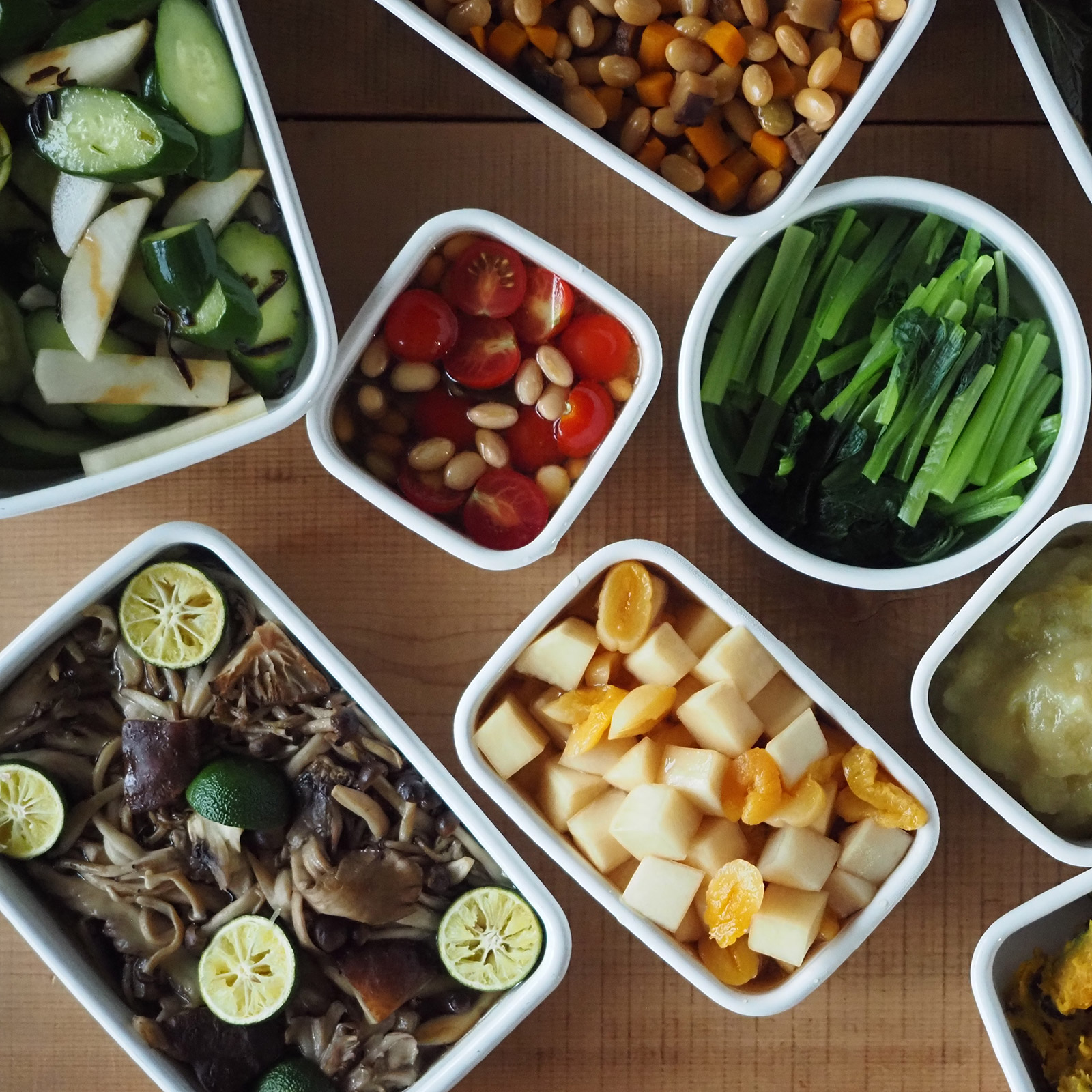 常備菜が入った野田琺瑯の容器 Photo by Mio Hishinuma