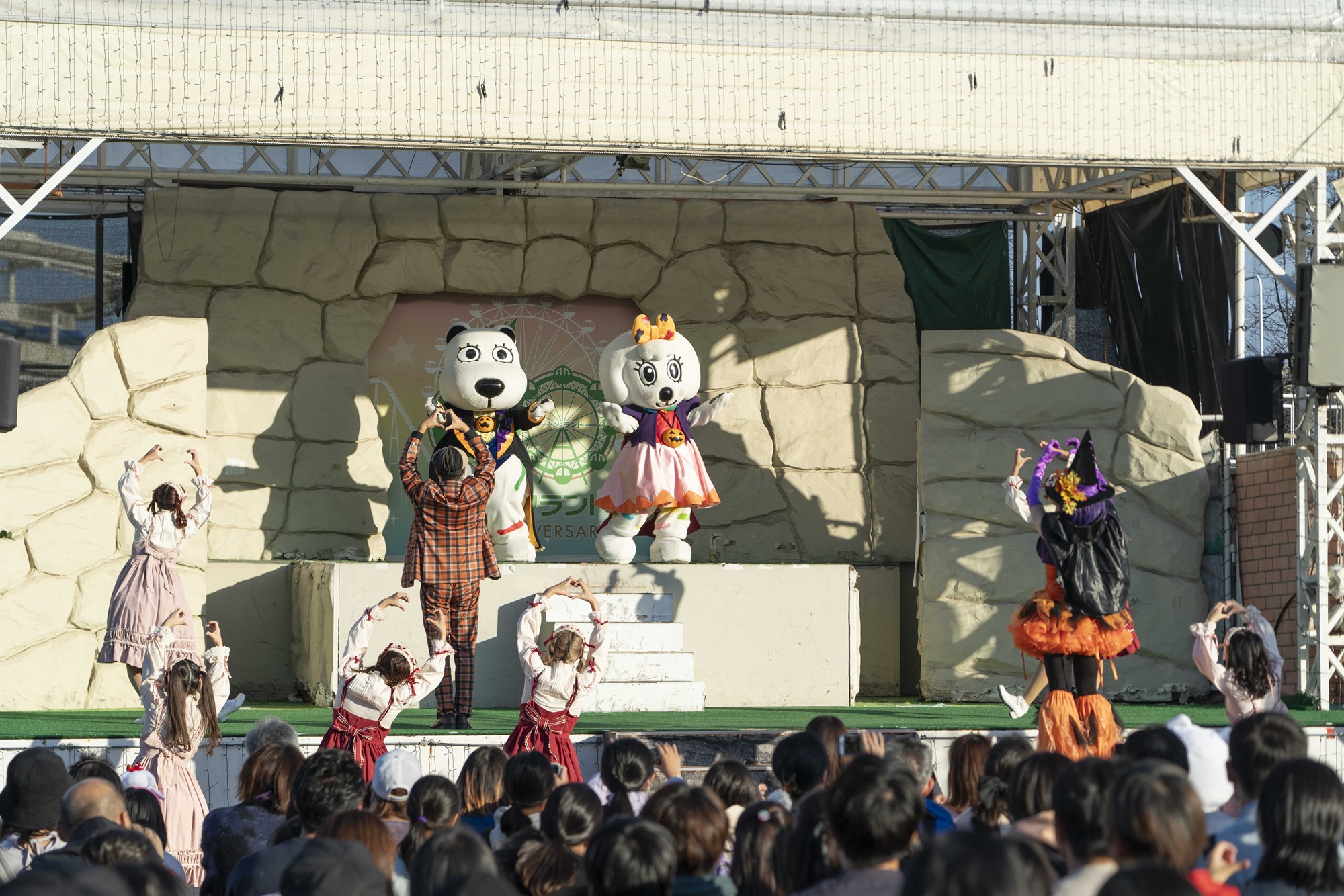 貸出画像「昨年のダンスショーの様子」