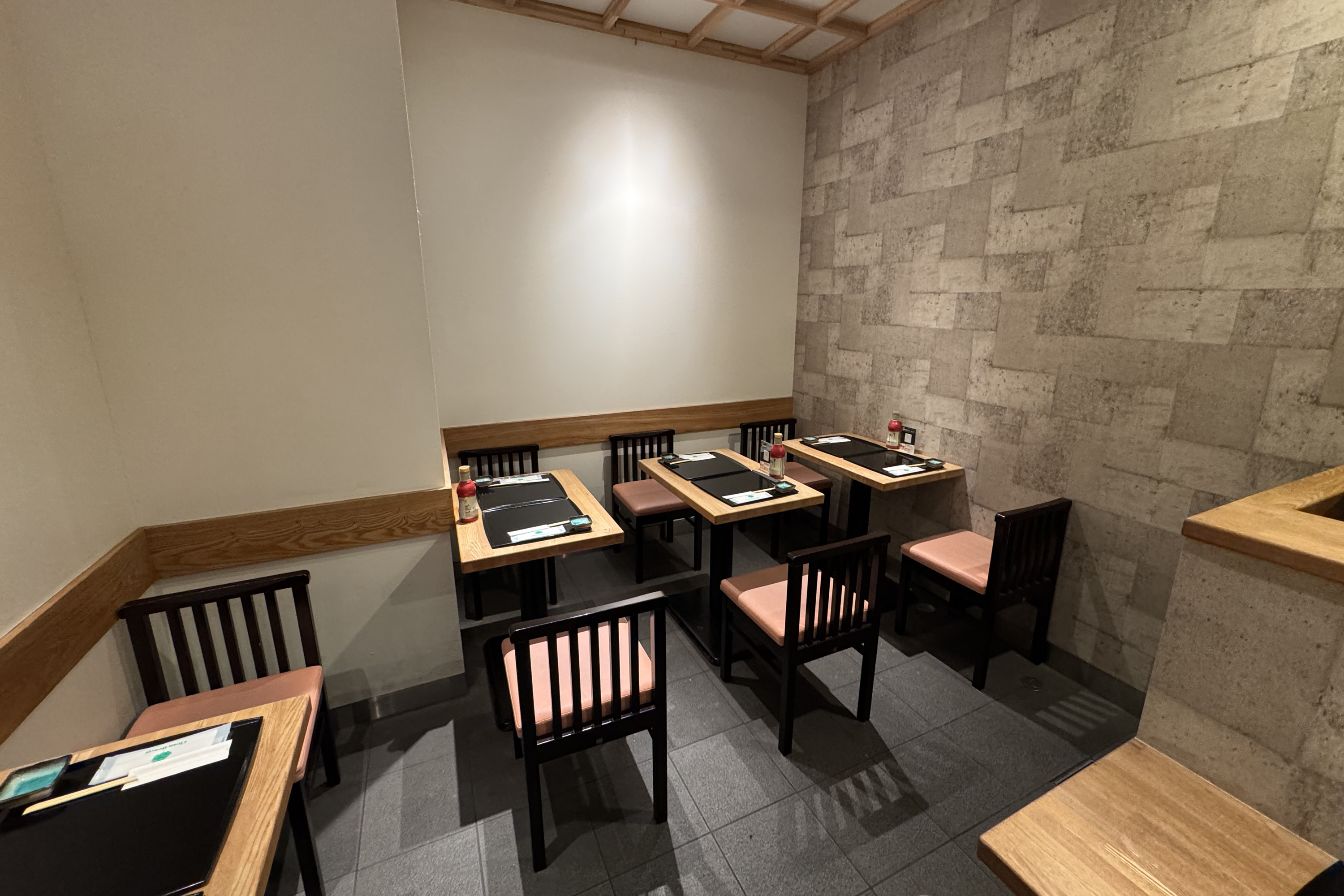 自由に組み替えられるテーブル席