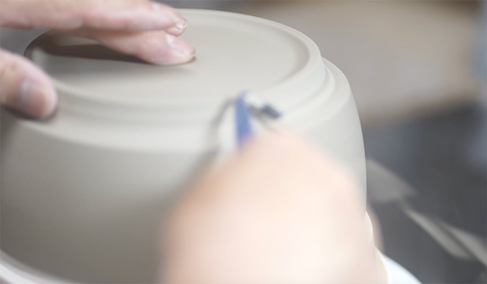 「三重県菰野町にある萬古焼の窯元にて。IWANO おひつマニアが匠の手によって生み出される様子」