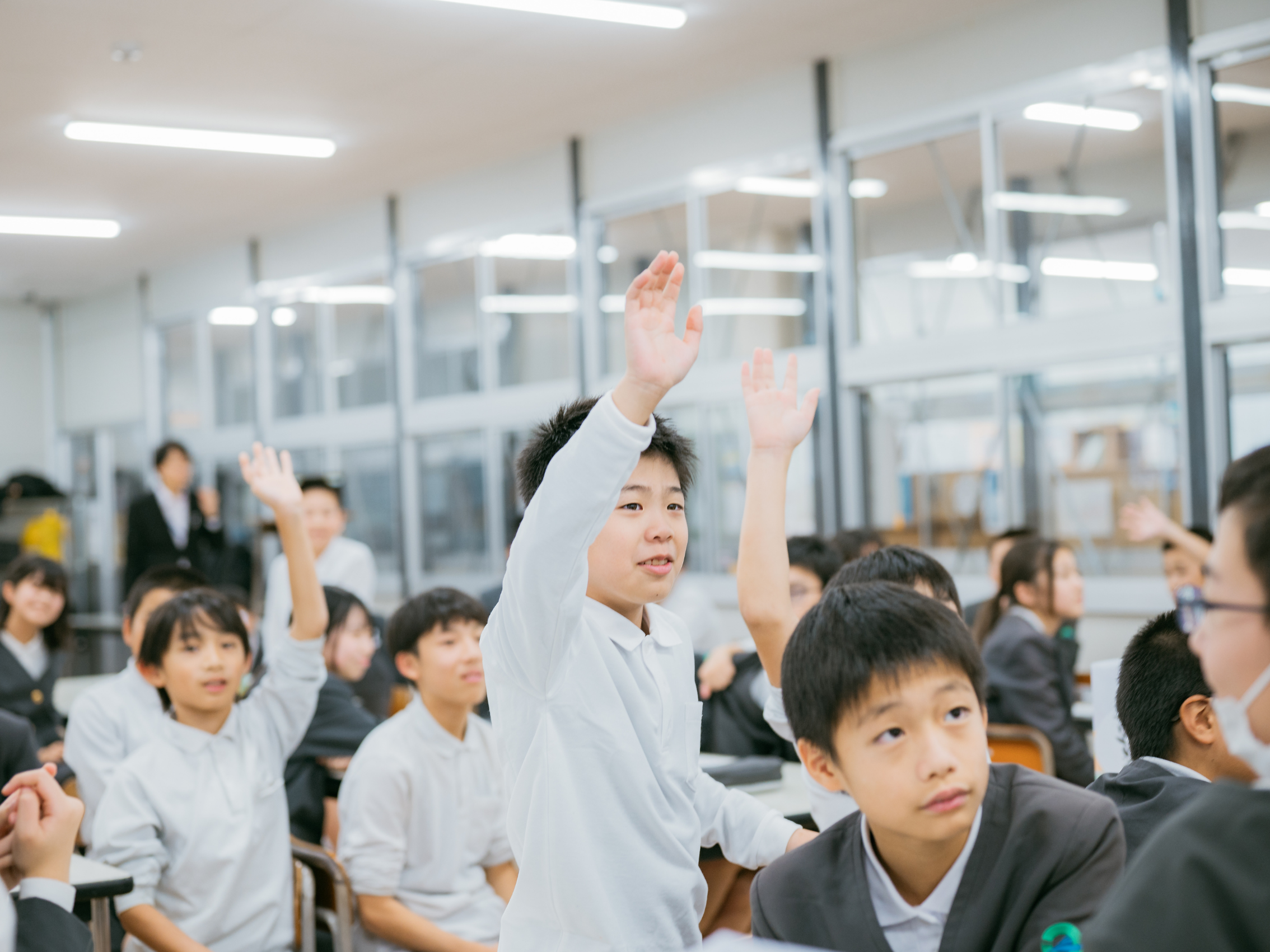 クラスメイトの強みを発表する児童の様子