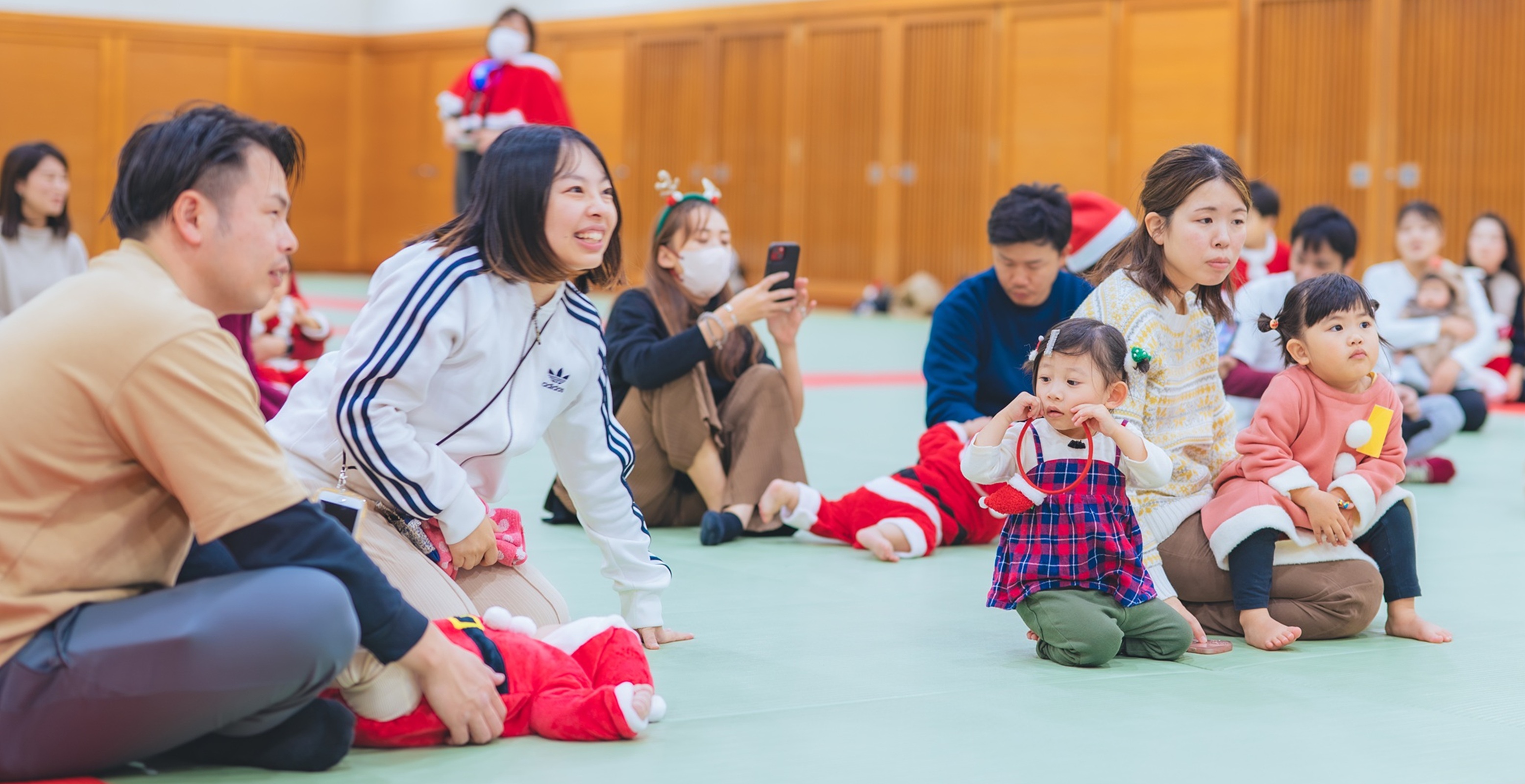 2024年12月開催時の講話を聴く参加者の様子