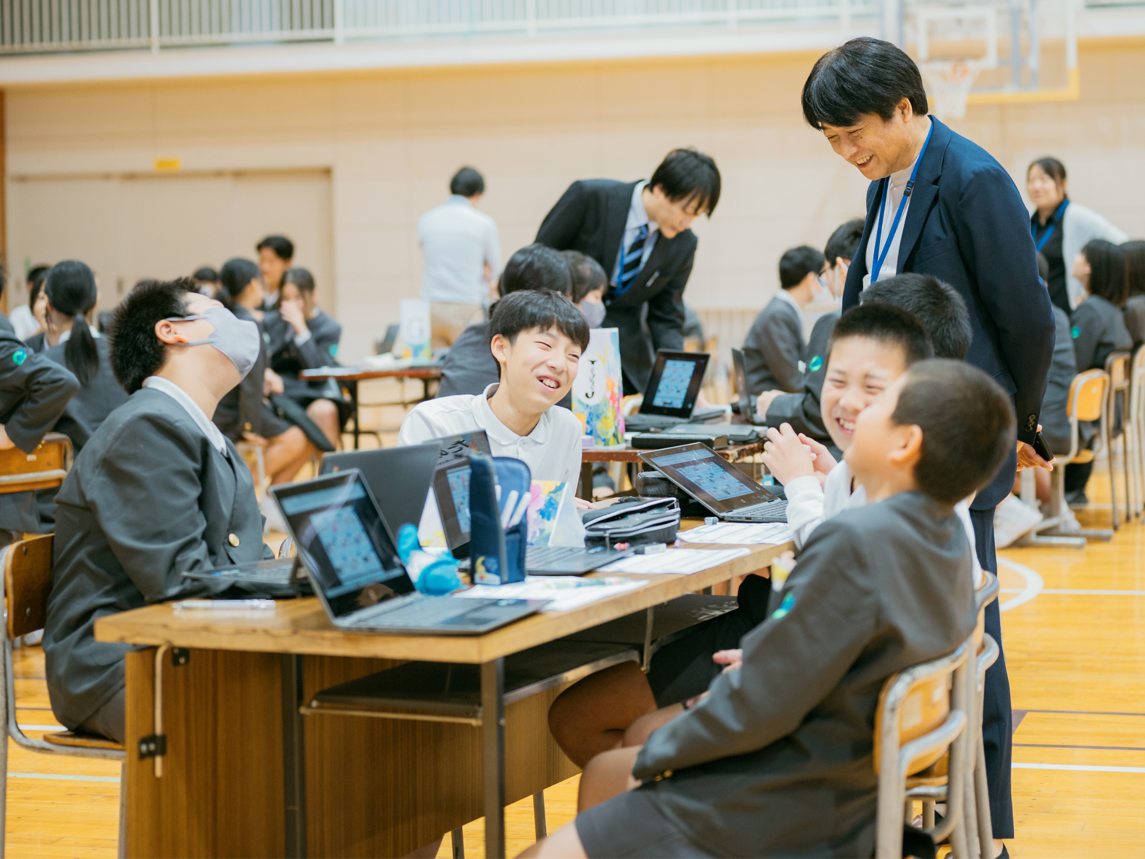 授業を受ける児童の様子