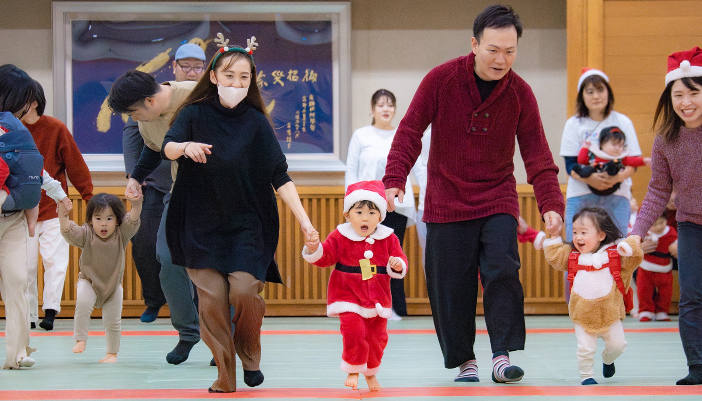 2024年度12月の参加者が「みんなでジャンプ」に取り組む様子