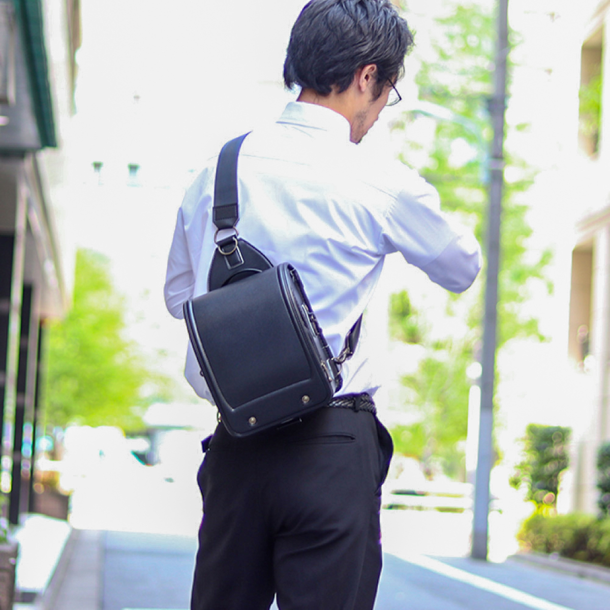 大人の装いに、ランドセルという愉しみを。」SaKuRandoseru