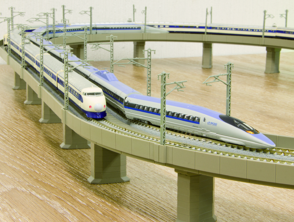 鉄道模型】複線高架のオーバルレイアウトが作れるレールセットが登場
