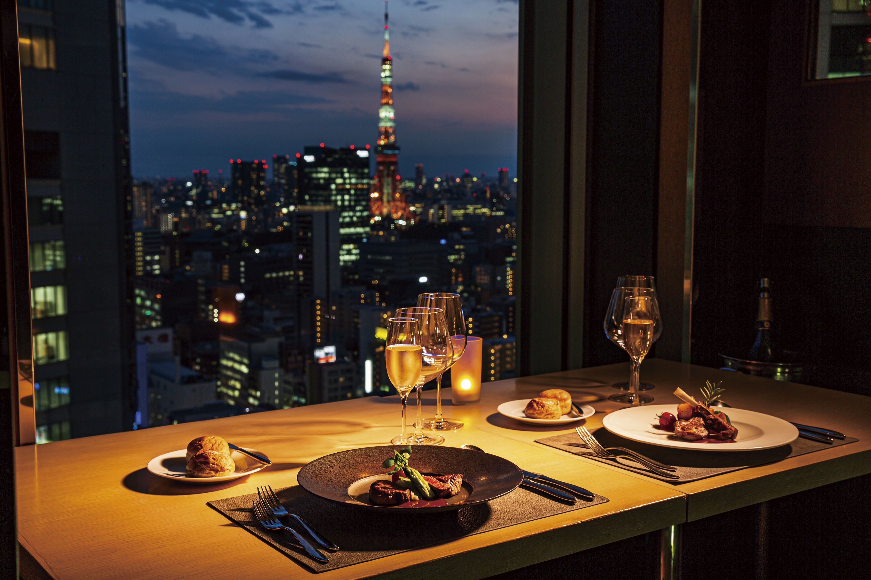 一部お席からは東京タワーを望む夜景も楽しめます