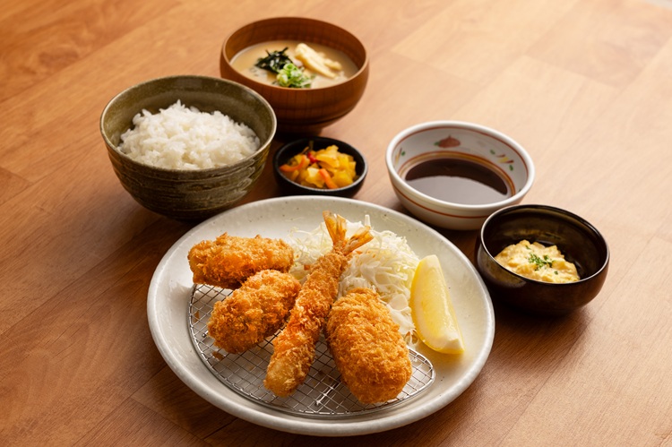 カキフライミックス定食 1,090円(税込)