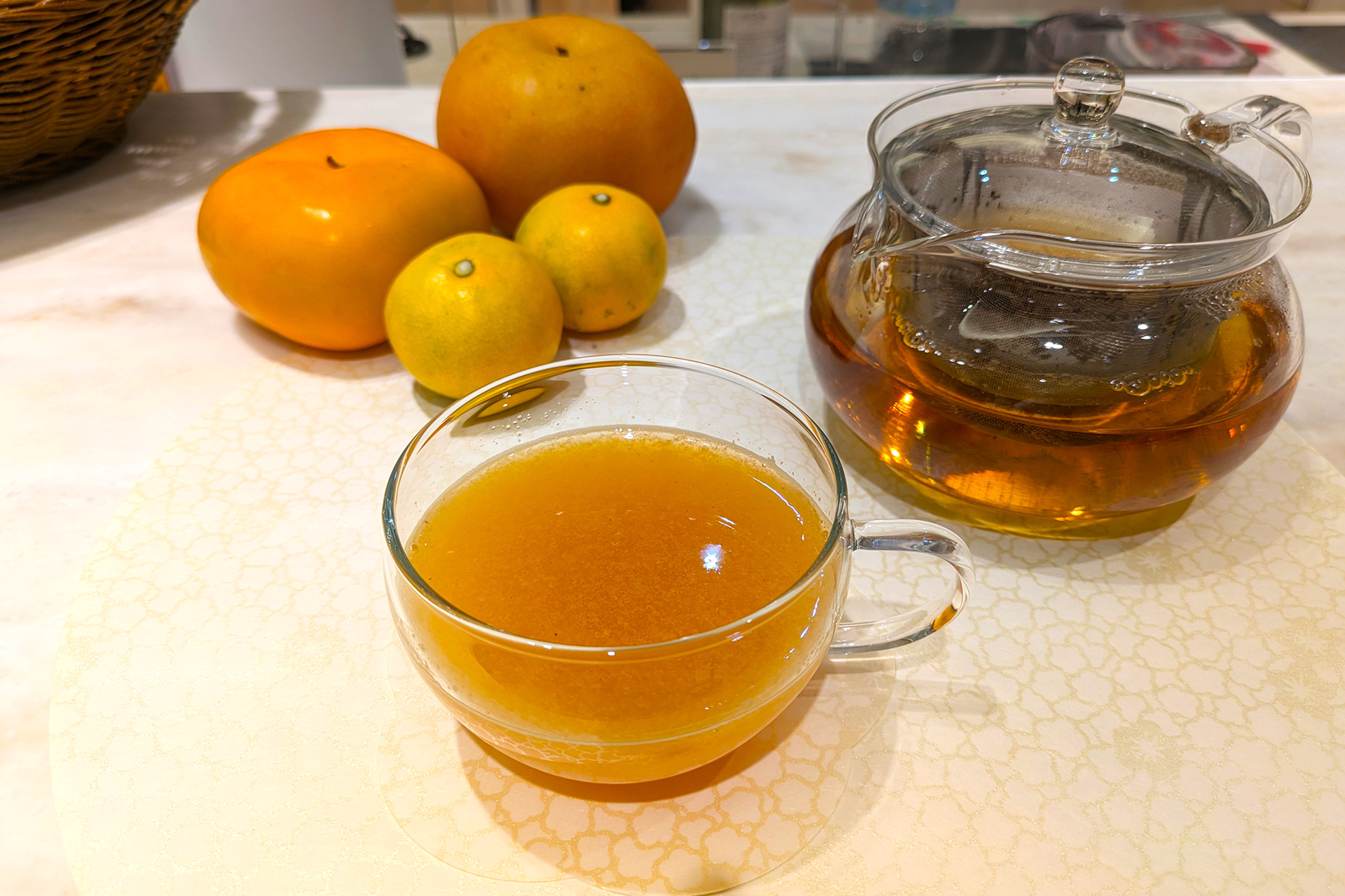 「紅茶もオススメですが、フルーツジュースは緑茶やルイボスティー とも合うんですよ。」