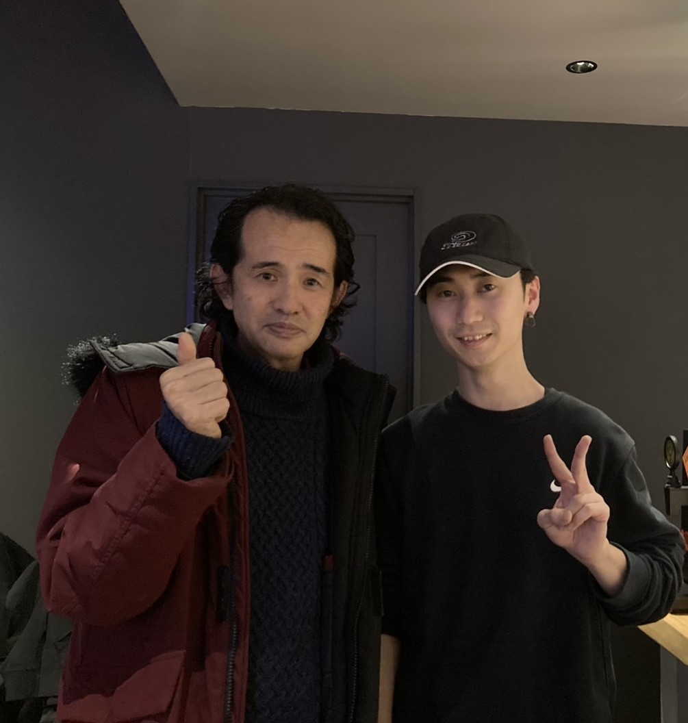 HIROYA UEYAMA(左) skms(右)