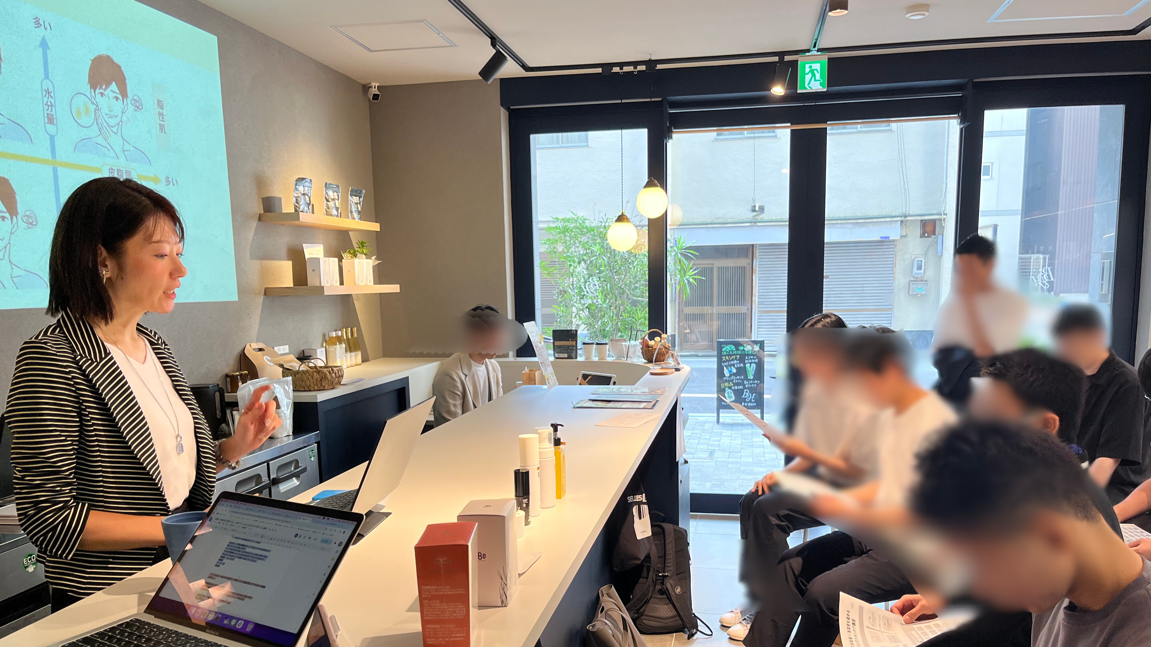 2025年9月に行われた「清潔感は武器になる。本気でつくる大人男子のモテ肌づくり講座」の開始前の様子