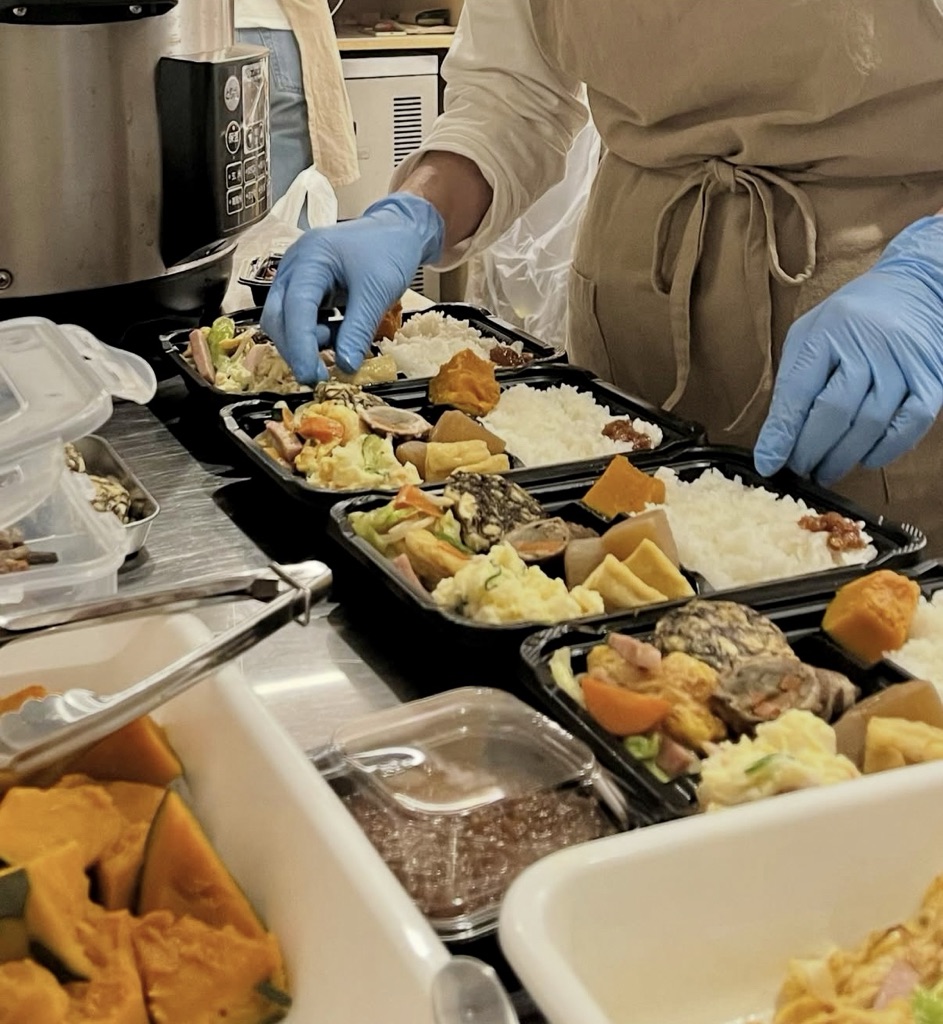 お惣菜や定食はテイクアウトもできます