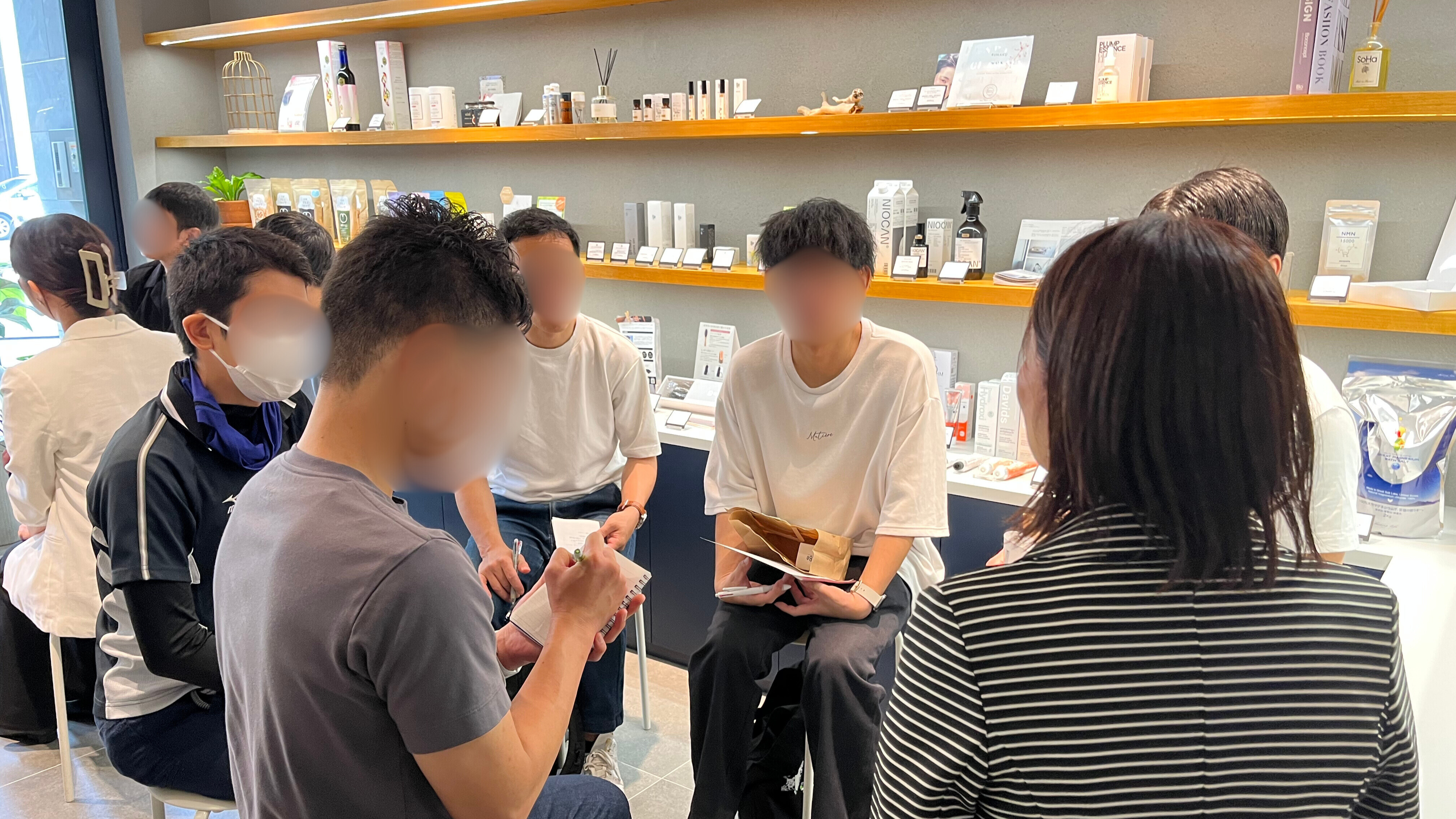 2025年9月に行われた「清潔感は武器になる。本気でつくる大人男子のモテ肌づくり講座」_質疑応答の様子