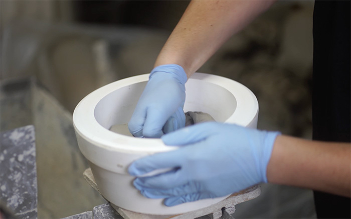 「三重県菰野町にある萬古焼の窯元にて。IWANO おひつマニアが匠の手によって生み出される様子」