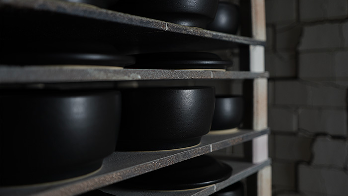 「三重県菰野町にある萬古焼の窯元にて。IWANO おひつマニアが匠の手によって生み出される様子」