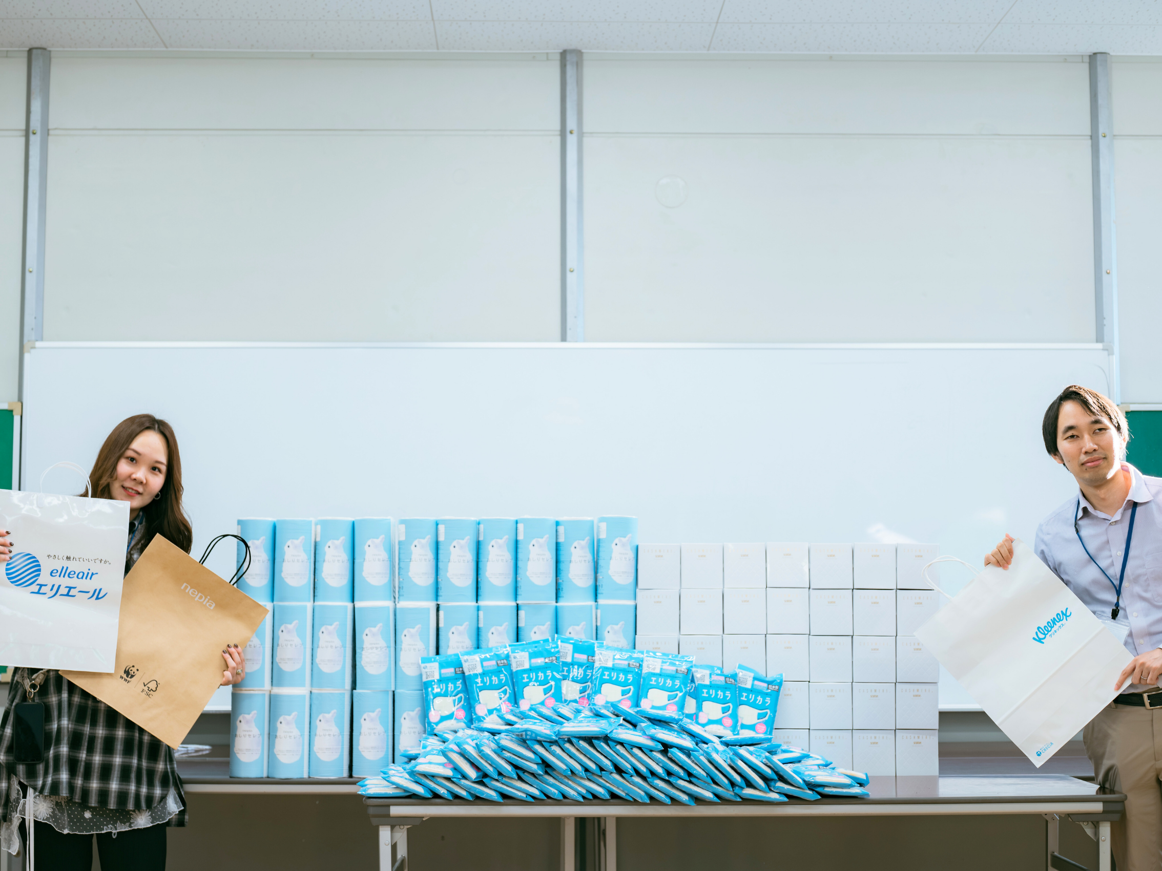 お土産の袋詰めの際の様子