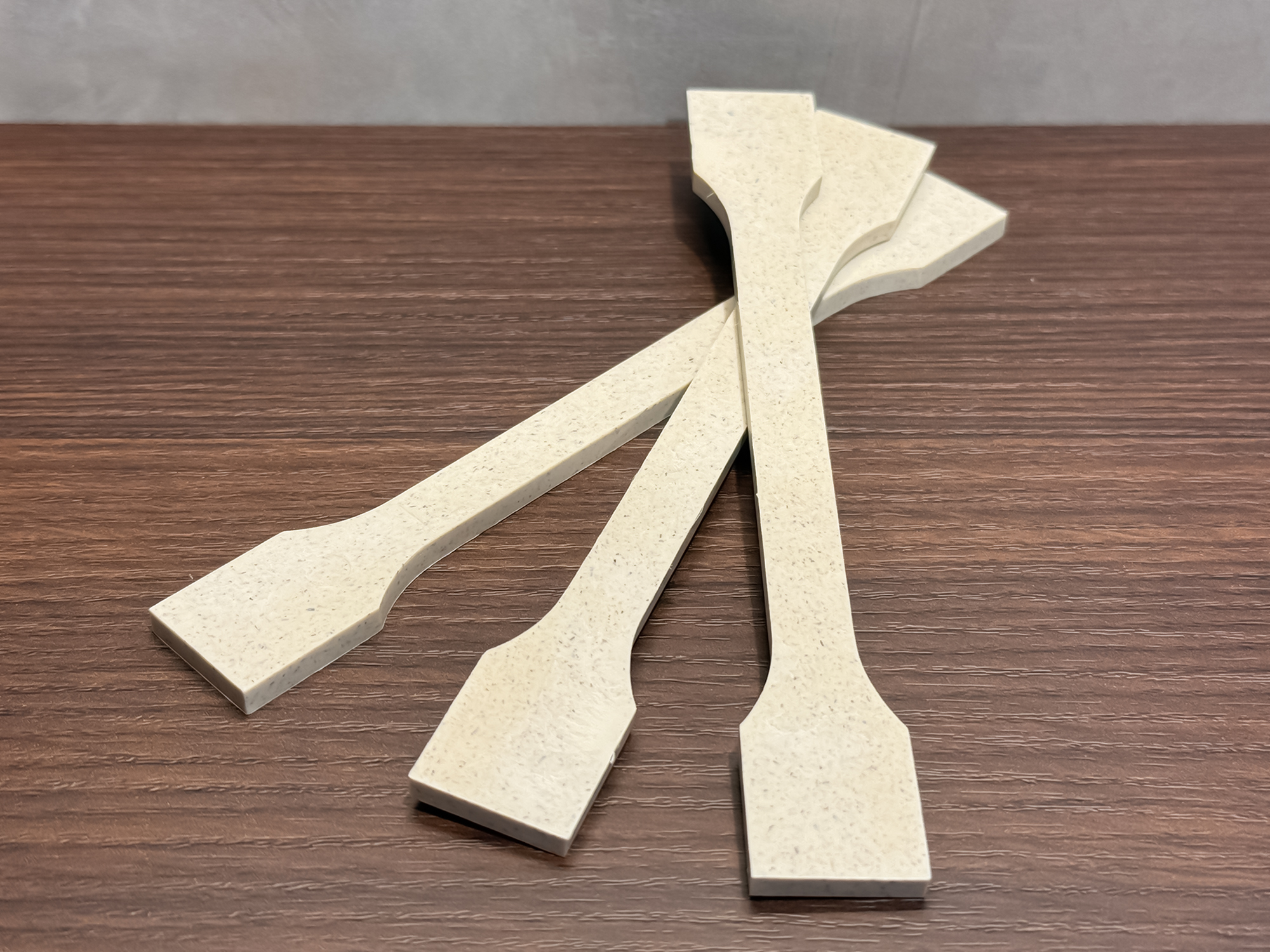 見た目から伝わるSDGsへの取り組み。麦わらパウダーバイオマスABS