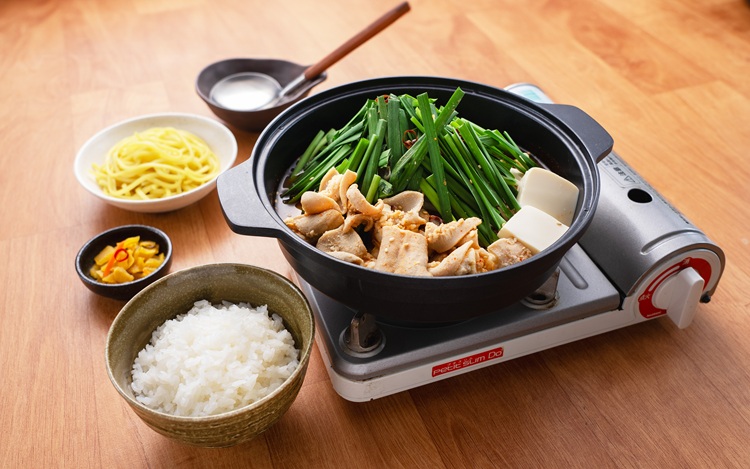 赤辛牛もつ鍋定食 もつ2倍・ニラ5倍 1,600円(税込)