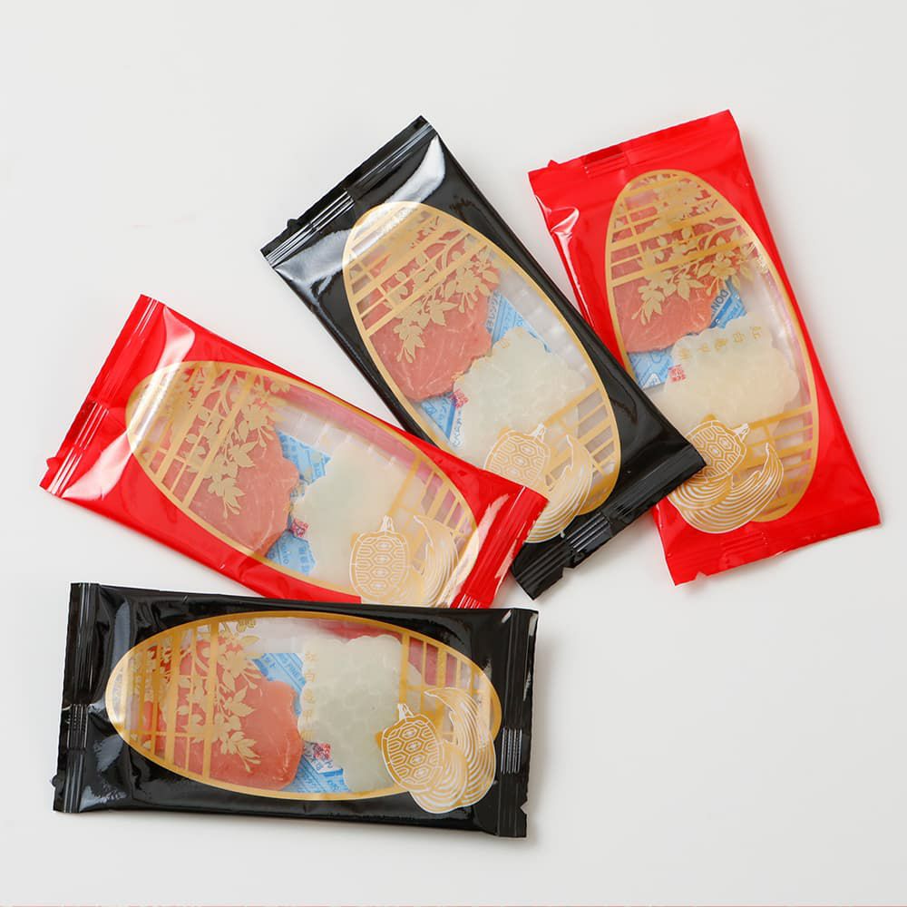 「紅白亀甲餅(8枚入り)」は個包装なので配りやすいのも特徴