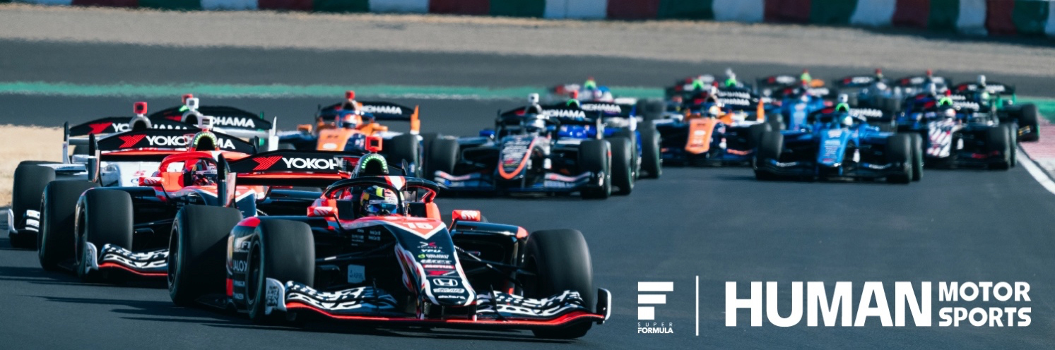 (左から)予選シーン/決勝スタートシーン/決勝バトルシーン(例:富⼠スピードウェイ)