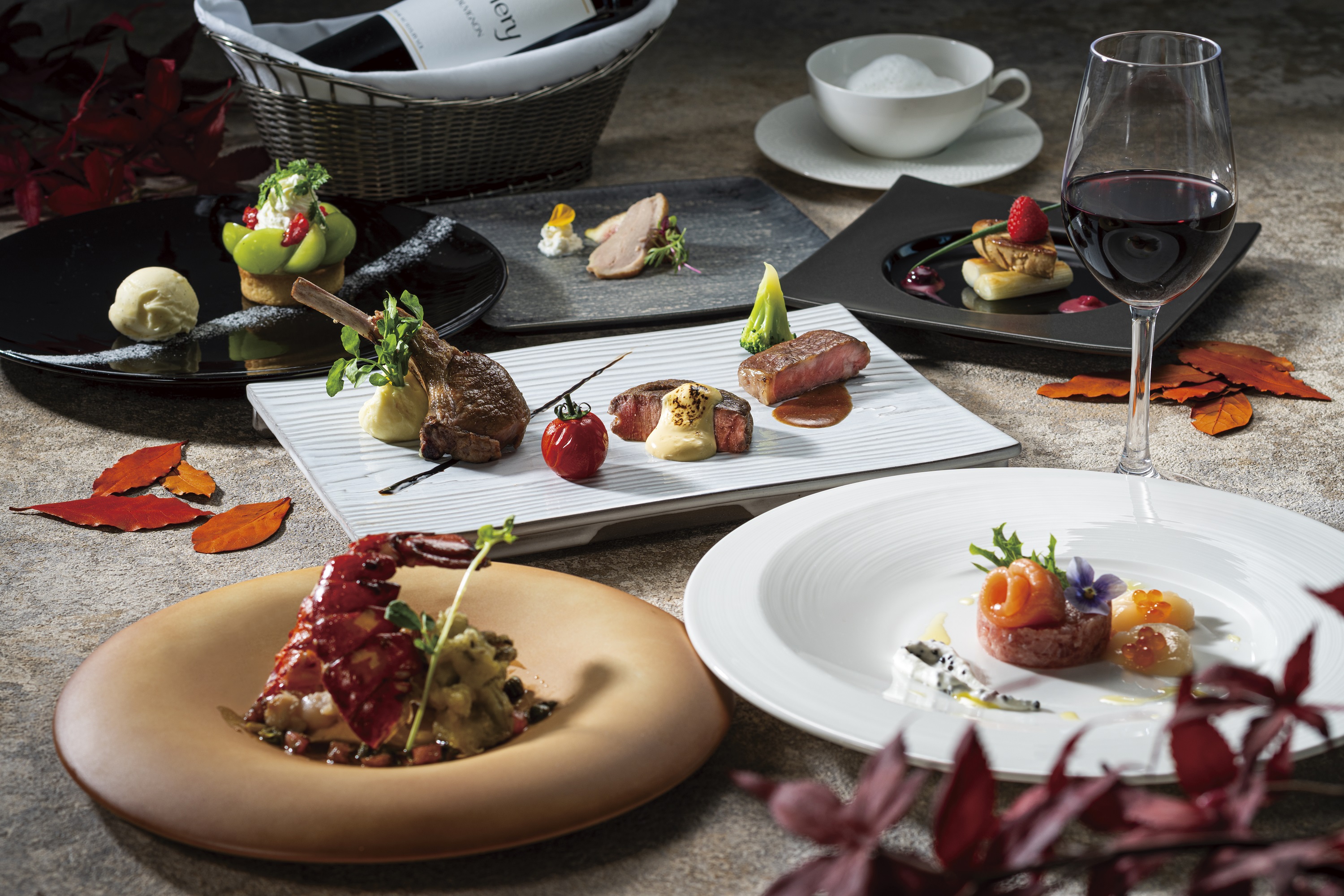 全7品のフルコースが味わえる「秋の摩天楼ディナー」