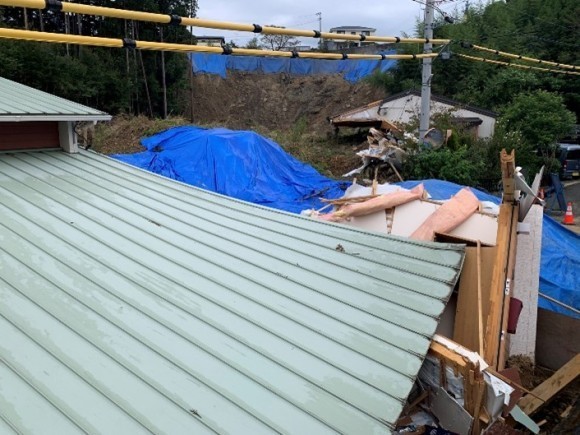 土砂が崩れて、民家に被害のあった浜松市の現場