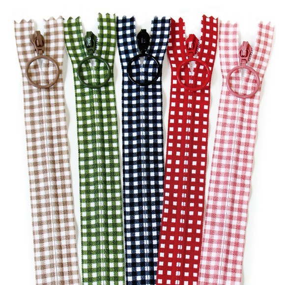 ギンガムチェック柄のファスナー