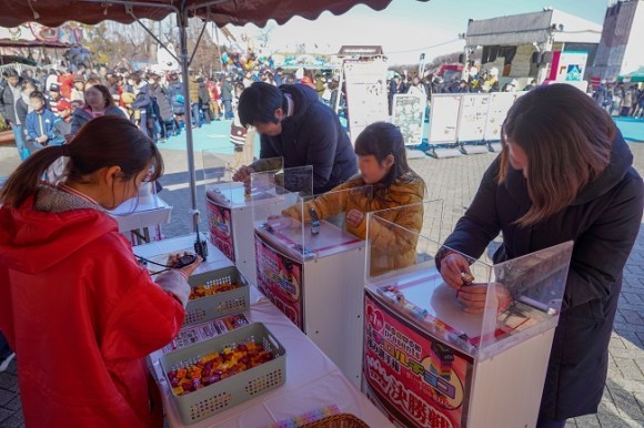 全国チロルチョコ積み選手権(2019年度の様子)