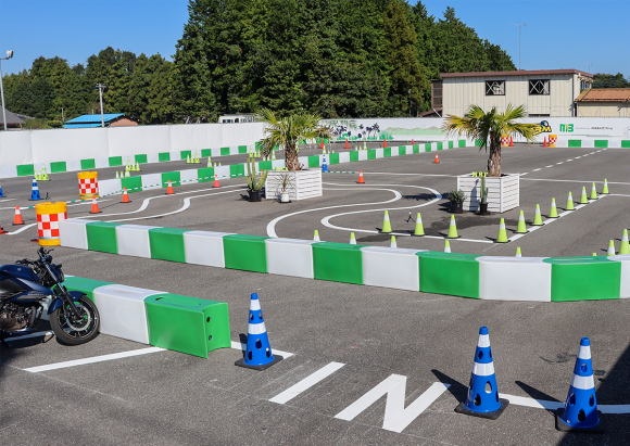 二輪車専用のトレーニング複合施設「マッスルバイク ファーム」