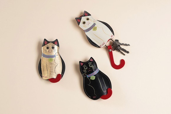福を招く！招き猫のキーケースが2月22日”猫の日”を記念して誕生。猫好きのために猫好き革工房クアトロガッツが本革でハンドメイド。