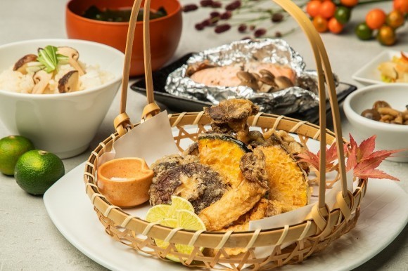 バグースプレイス10月限定ランチ『きのこ尽くし御膳 ～季節野菜の天麩羅と秋鮭のホイル焼き～』