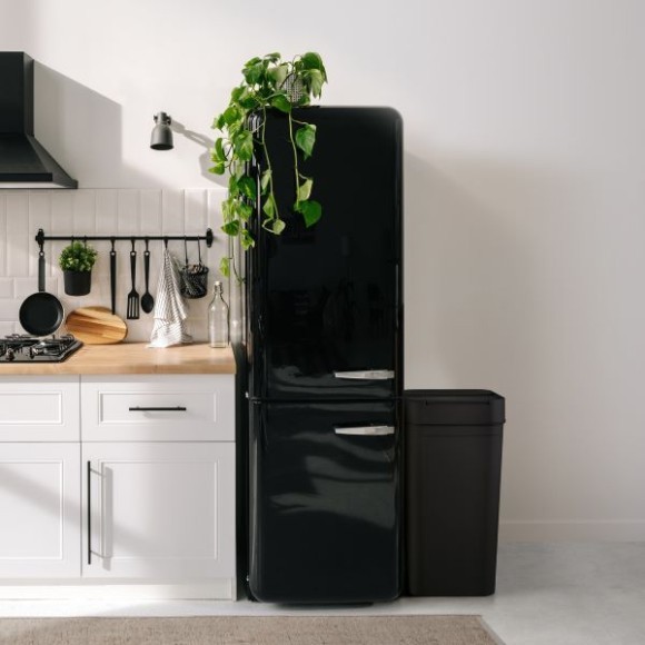 黒家電との相性抜群の密閉ダストボックス