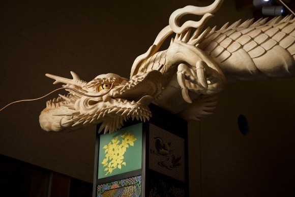 未来へ繋がる山門「森羅万象　universal gate」