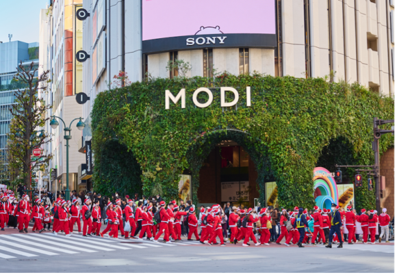 渋谷でパレードする様子