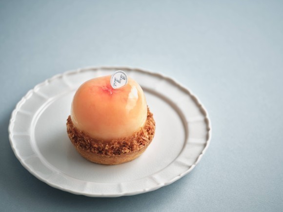 まるごと桃を使ったモンサンクレールのタルト
