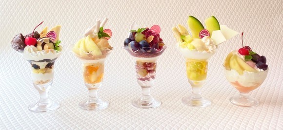 食べ放題になる5品のアマンド特製パフェ