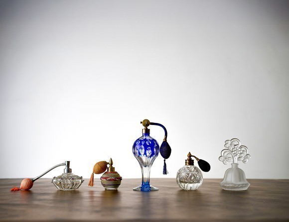 眠っていた昭和初期から戦前、戦後に生産された香水吹きたち