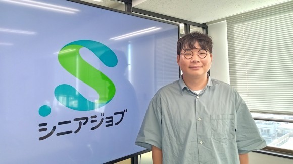 9月1日に株式会社シニアジョブの戦略人事本部長に就任した、関岡央真