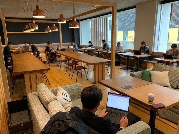 Café Lounge "EVELSA"（カフェラウンジ エベルサ）でのリモートワーク