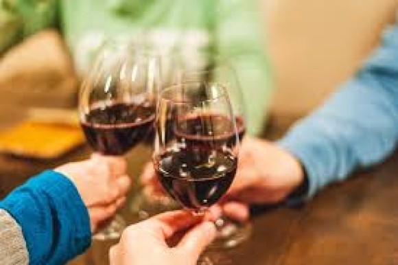 お酒を交えた情報交換の場をイメージしております。