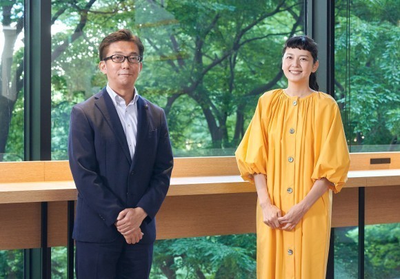 （左）伊藤徳宇市長　（右）菊池亜希子