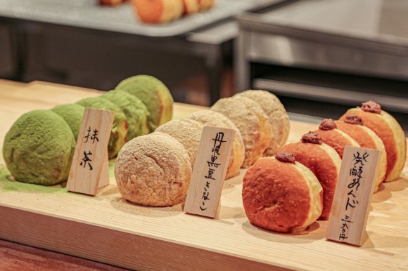 「発酵餡菓 うかわ」のあんドーナツ