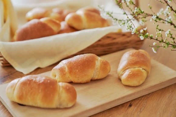 バターじんわり染みる「メルティ塩バターパン」。お客様に好評いただき発売から約2ヶ月で累計販売個数2万個突破！