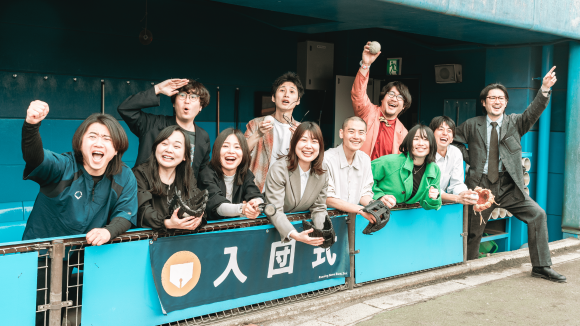 「「「プレイボール‼ ︎」」」新入社員を歓迎して、入社式ならぬ「始球式」を行いました。