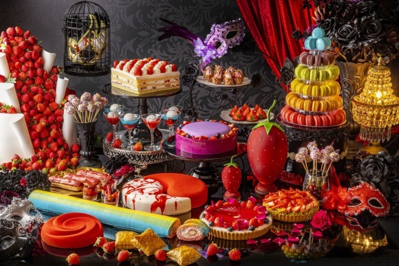 イチゴの赤色、そしてさまざまな人の個性やアイデンティティの象徴としてカラフルなレインボー色が映える「Strawberry Masquerade」