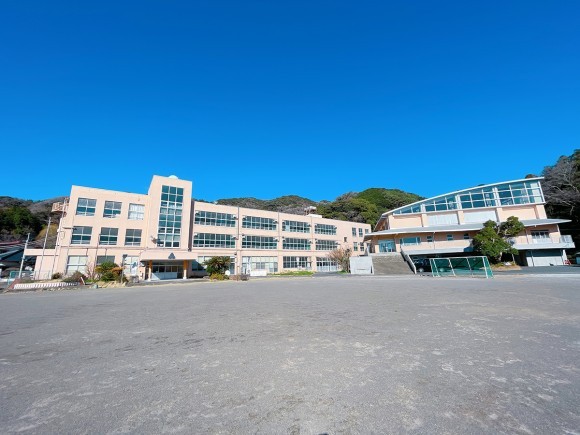 土肥集学校外観