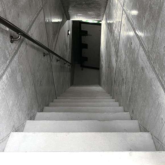 地下型核シェルターへの入口付近