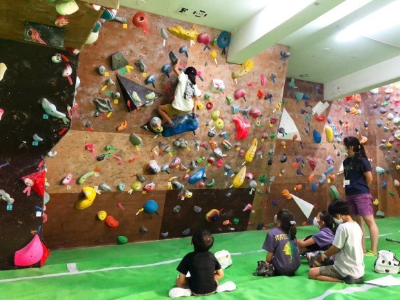 ワゴムクライミングジムの様子